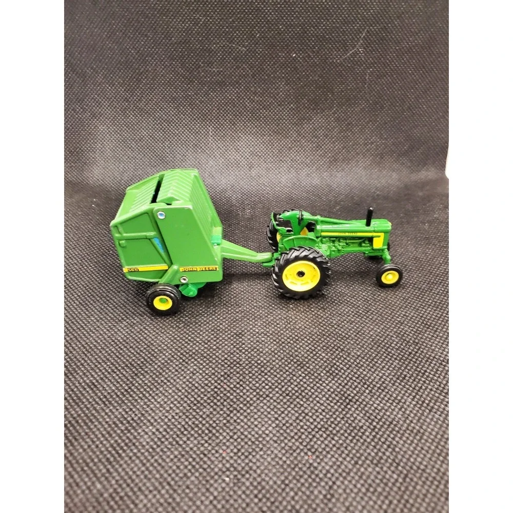 John Deere ERTL Green Metal Farm Tractor 1268Q00 Diecast 1:64